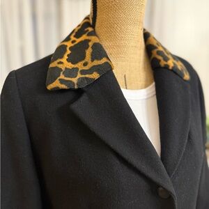 Stylish Black Jacket with Leopard Print Collar